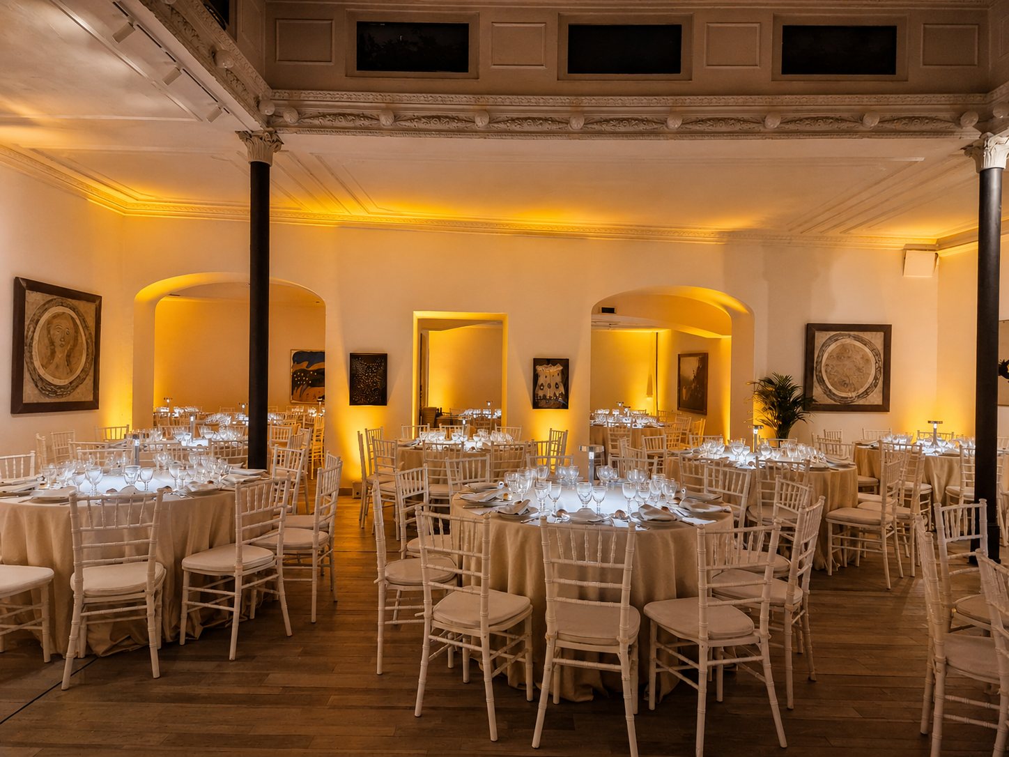Studio Liberty — sala allestita per un cocktail con tavoli alti e buffet di benvenuto, Roma centro